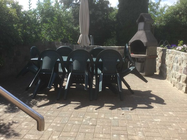 Unclassified image, 1 of 21, button