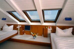 1 soverom, skrivebord, reiseseng for barn og wi-fi