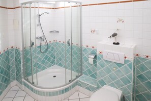 Douche, sèche-cheveux