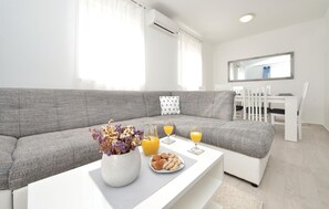 TV, DVD player - 2 bedroom nice apartment in Vrsi-Mulo (Vrsi-Mulo)