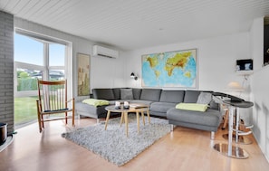 TV, fireplace - Cozy home in Hejls with house sea view (Hejls)