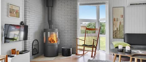Fernseher, Kamin