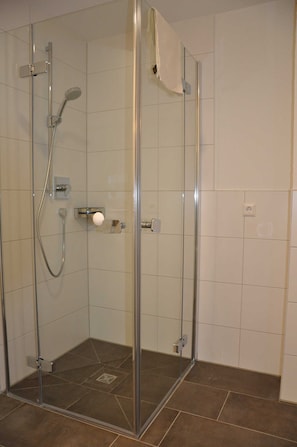 Bruser, hårtørrer, håndklæder