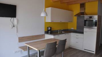 Kühlschrank, Mikrowelle, Ofen, Geschirrspüler