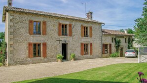 Exterior - Awesome home in Souvigne (Souvigne)