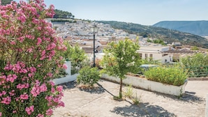 A town with white buildings, a street with a lamppost, and a hill in the background. - Awesome home in Cádiz (Cádiz)