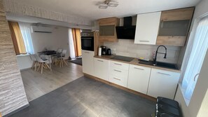 Fridge, microwave, oven, coffee/tea maker