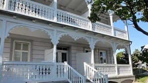 A two-story building with ornate white balconies and a central staircase. - Apartment 6 - Sassnitz - Apartments in bath villa with Baltic Sea view (Sassnitz)
