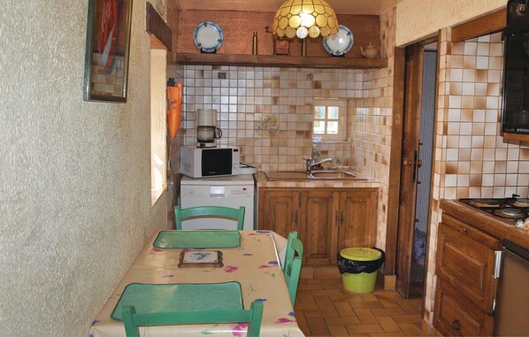 Réfrigérateur, plaque de cuisson, lave-vaisselle, cafetière/bouilloire