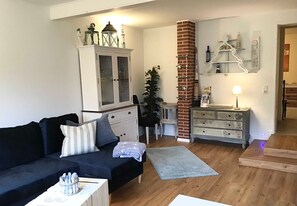 TV - Apartment 2, 3 rooms, 80 sqm, basement - Ferienwohnungen Schwalbennest (Sierksdorf)