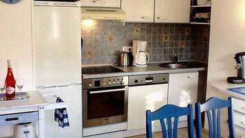 Kühlschrank, Mikrowelle, Ofen, Geschirrspüler