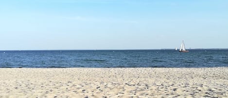Una spiaggia nelle vicinanze