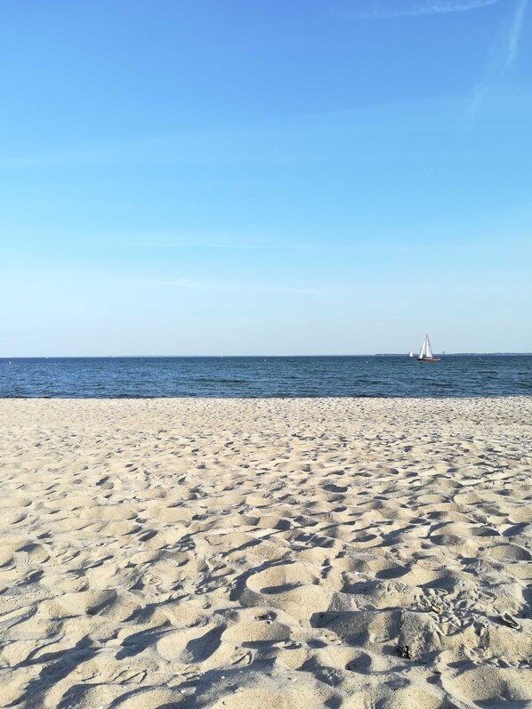 Una spiaggia nelle vicinanze