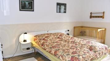 2 chambres, lit parapluie