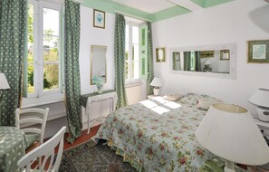 8 chambres, lit parapluie, Wi-Fi gratuit, draps fournis