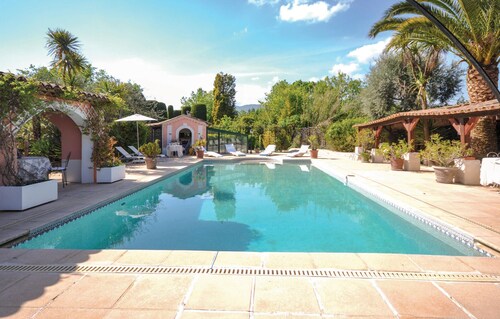Stunning home in Plascassier