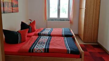 3 habitaciones, escritorio, cuna de viaje y wifi