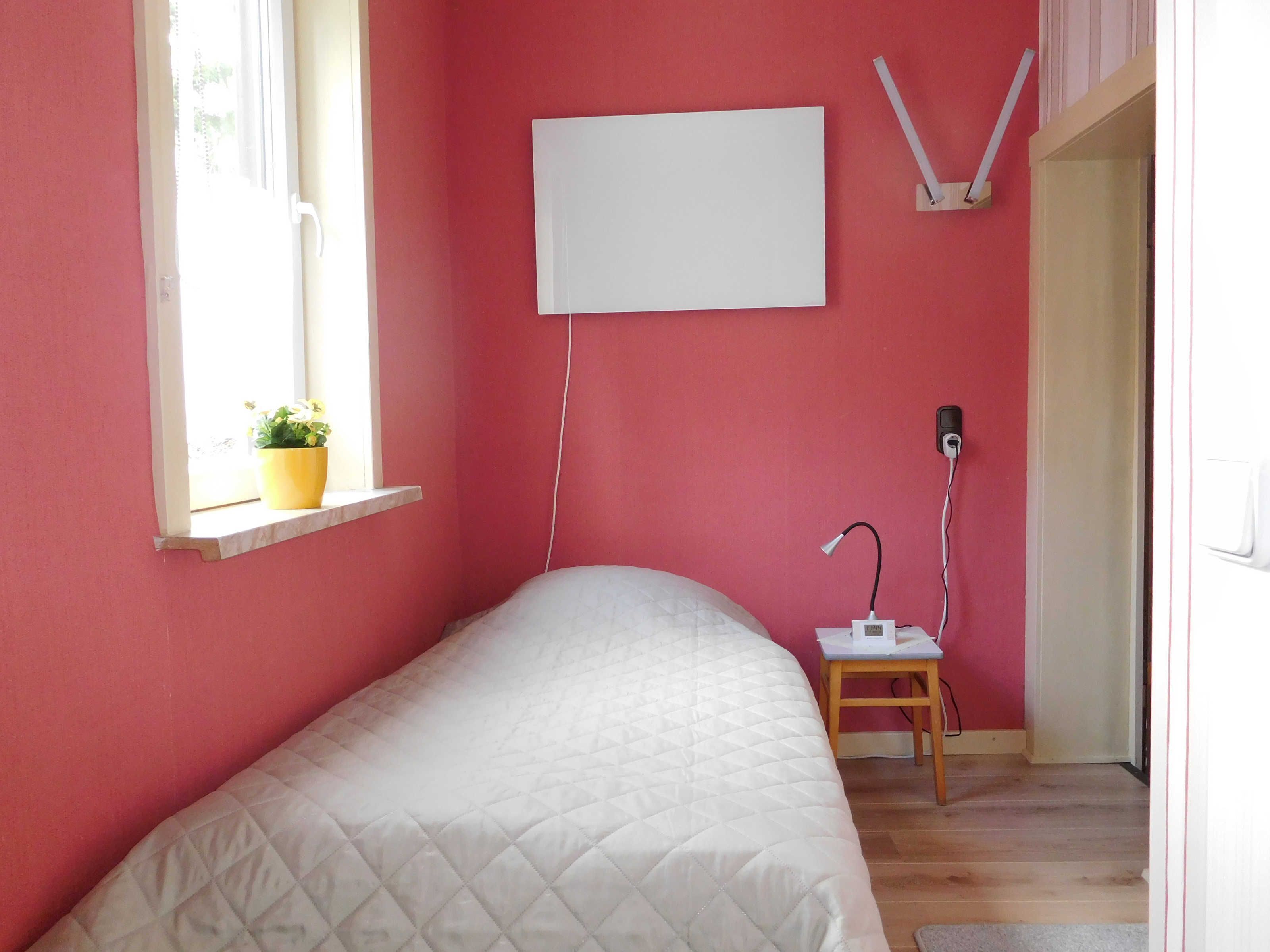 2 dormitoris, escriptori i roba de llit 