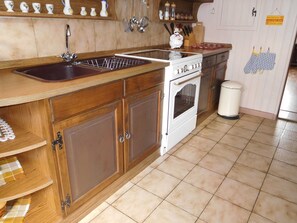 Refrigerador, microondas y horno 