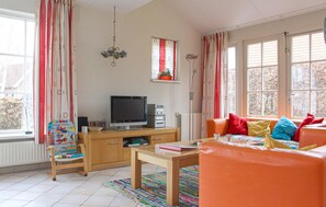 Een televisie en een stereo