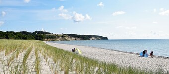 Vacation apartment Pommernhof on the upper floor with sitting area in the garden - Ferienwohnungen auf dem