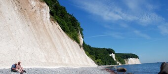 Vacation apartment Pommernhof on the upper floor with sitting area in the garden - Ferienwohnungen auf dem