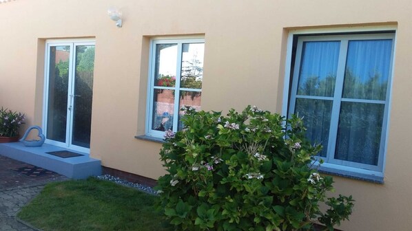 Unclassified image, 1 of 7, button