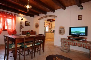 Dining - Holiday home in Mediterranean stone house style (Šilo)