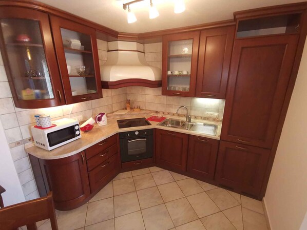 雪櫃、焗爐、爐具、洗碗機