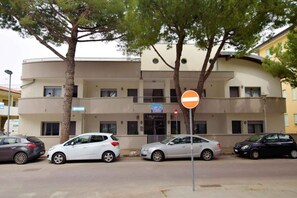 Exterior - Holiday apartment with balcony and air conditioning (Lignano)