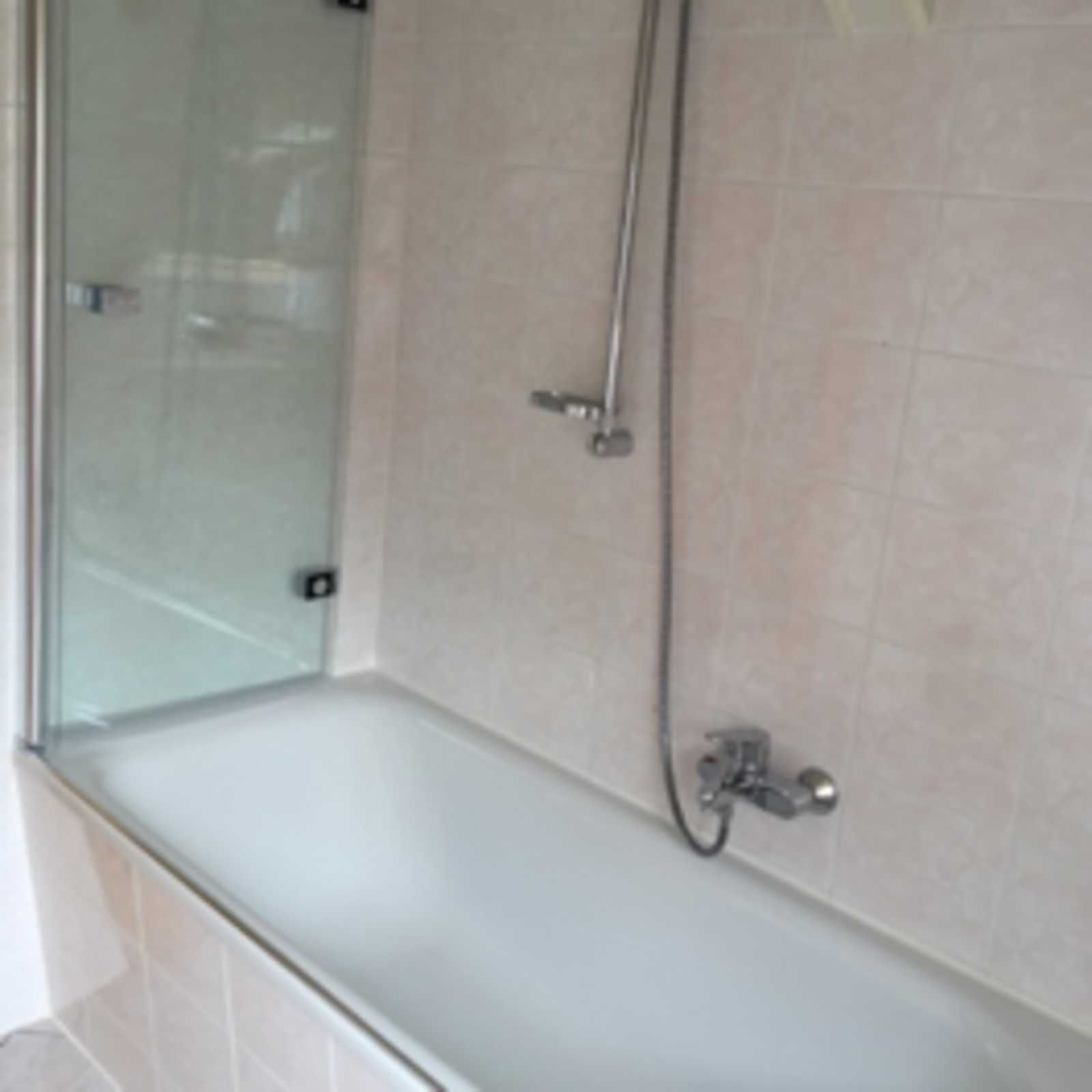 Haartrockner, Handtücher, Toilettenpapier