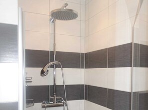 Ducha, secador de pelo, toallas