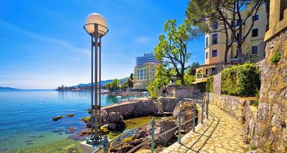 Holiday apartment only 50 m from the coast