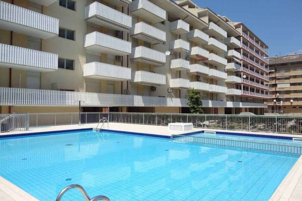 Holiday apartment 250 m to the beach