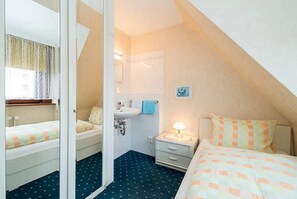 1 bedroom, WiFi, bed sheets