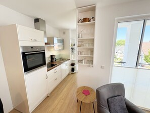 Fridge, oven, dishwasher, coffee/tea maker - A: Villa Antje Whg. 12 with balcony - Villa Antje Whg. 12 with balcony (Göhren)