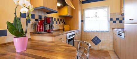 冷蔵庫、電子レンジ、オーブン、食器洗い機