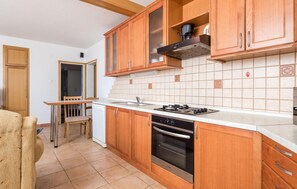 Kühlschrank, Mikrowelle, Herdplatte, Geschirrspüler