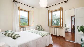 3 bedrooms, travel crib, free WiFi, bed sheets