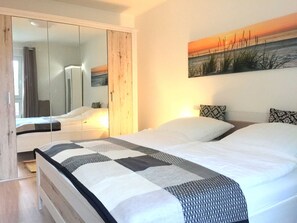 2 عدّة غرف نوم وسرير سفر وواي فاي وملاءات أسرّة