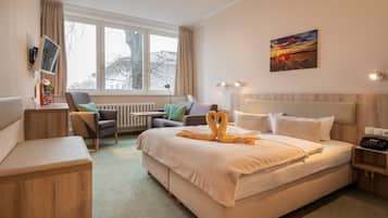 1 bedroom, desk, WiFi, bed sheets