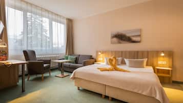 1 bedroom, desk, WiFi, bed sheets