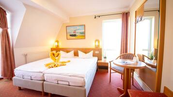 1 bedroom, desk, WiFi, bed sheets