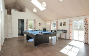 Games room - 6 bedroom amazing home in Blåvand (Blåvand)