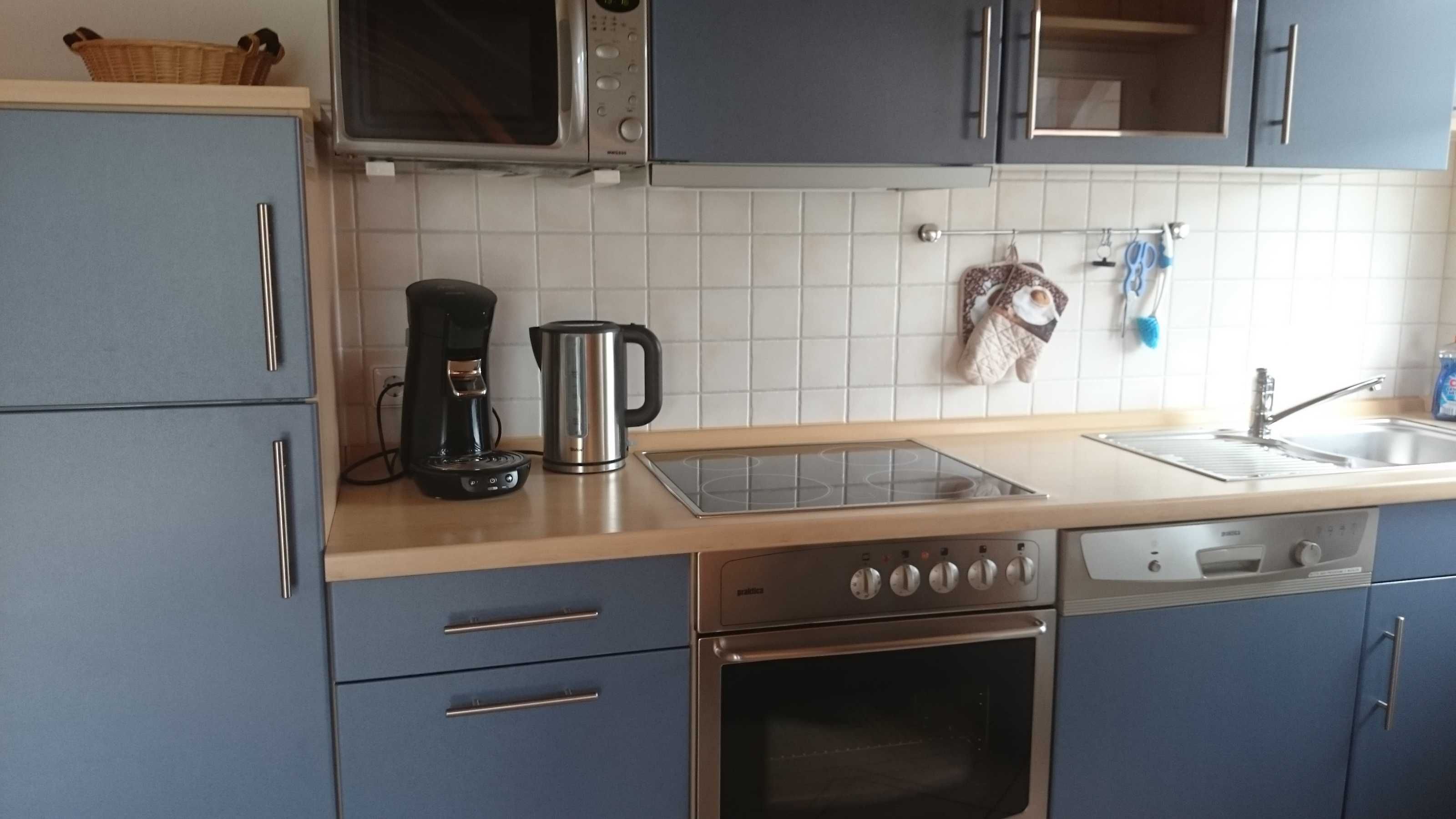Kühlschrank, Mikrowelle, Ofen, Geschirrspüler