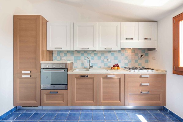 冷蔵庫、オーブン、コンロ