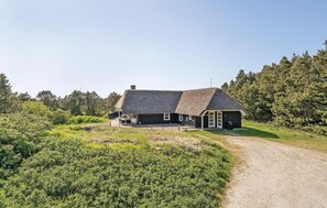 Exterior - Nice home in Blåvand with sauna (Blåvand)