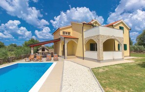 Pool - Awesome home in Miljevci (Miljevci)
