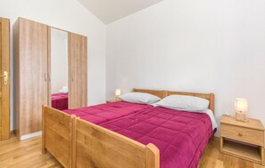4 dormitorios, cuna de viaje, wifi gratis y ropa de cama