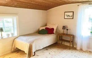 2 bedrooms, travel cot, free WiFi